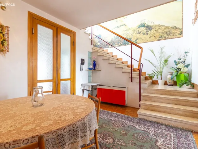 Prodej rodinného domu 260 m², pozemek 615 m²