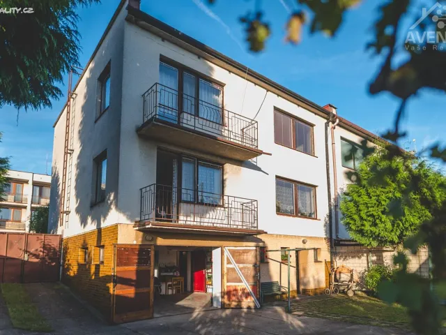 Prodej rodinného domu 260 m², pozemek 615 m²