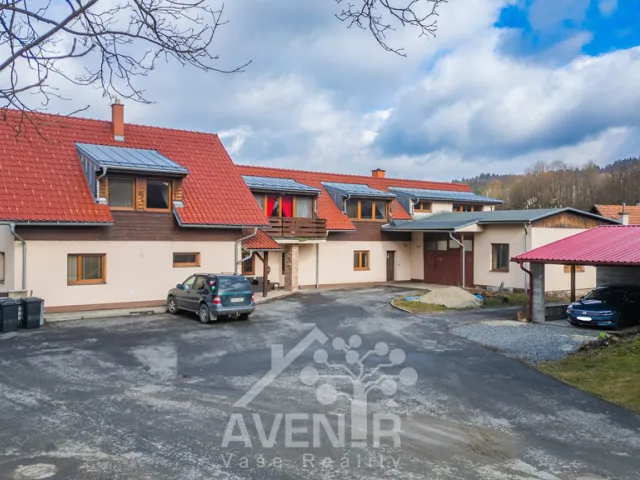 Prodej rodinného domu 415 m², pozemek 1105 m², Valašská Polanka