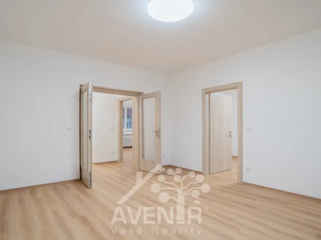 Pronájem bytu 3+1 72 m², Benešovo nábřeží, Zlín