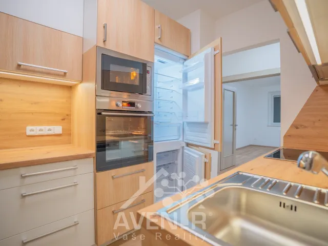 Pronájem bytu 3+1 72 m², Benešovo nábřeží, Zlín