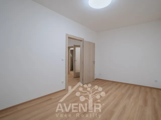 Pronájem bytu 3+1 72 m², Benešovo nábřeží, Zlín