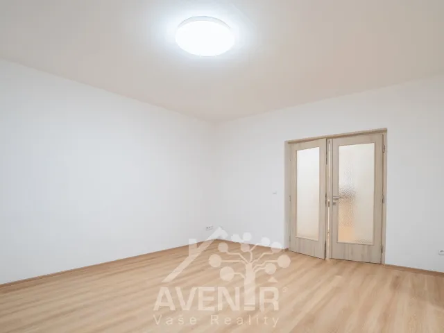 Pronájem bytu 3+1 72 m², Benešovo nábřeží, Zlín