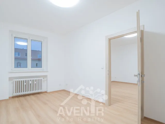 Pronájem bytu 3+1 72 m², Benešovo nábřeží, Zlín