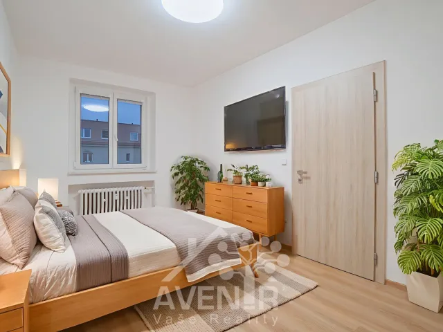 Pronájem bytu 3+1 72 m², Benešovo nábřeží, Zlín