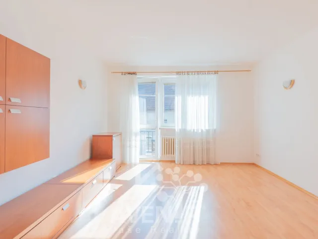 Pronájem bytu 3+1 63 m², Zarámí, Zlín