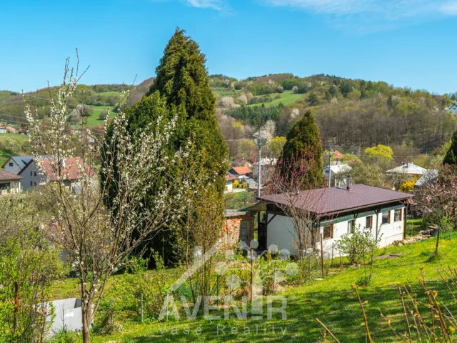 Prodej stavebního pozemku 1638 m², Kašava