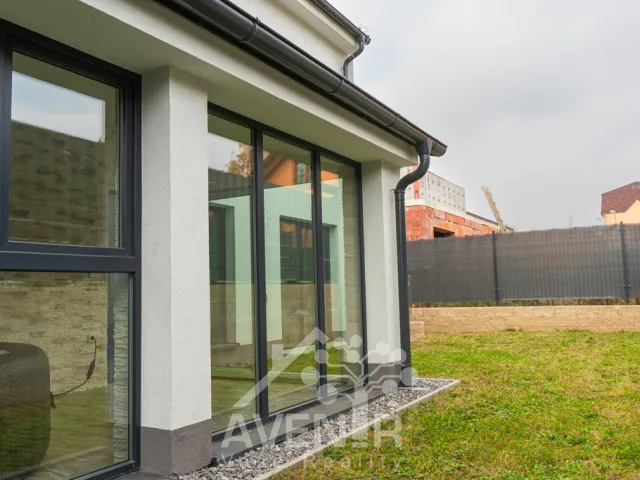 Prodej rodinného domu 158 m², pozemek 247 m², Sportovní, Milovice - Mladá