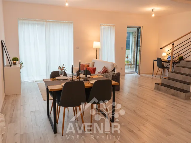 Prodej rodinného domu 158 m², pozemek 247 m², Sportovní, Milovice - Mladá