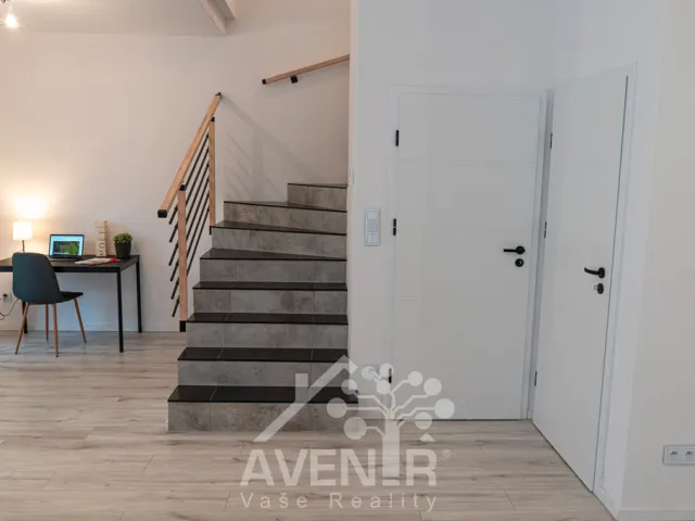 Prodej rodinného domu 158 m², pozemek 247 m², Sportovní, Milovice - Mladá