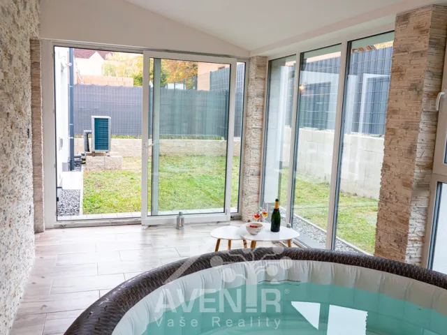 Prodej rodinného domu 158 m², pozemek 247 m², Sportovní, Milovice - Mladá