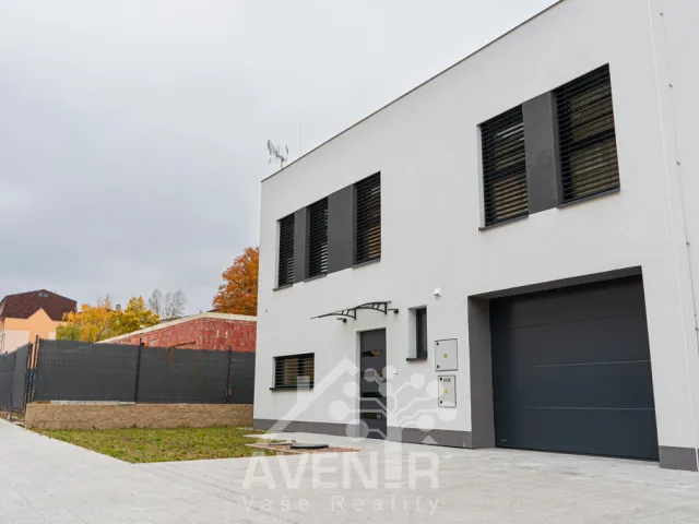 Prodej rodinného domu 158 m², pozemek 247 m², Sportovní, Milovice - Mladá