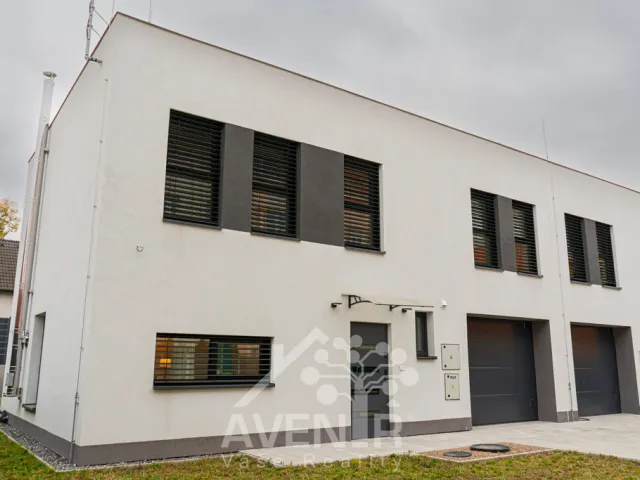 Prodej rodinného domu 158 m², pozemek 247 m², Sportovní, Milovice - Mladá