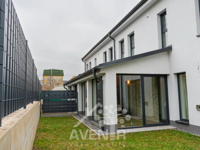 Prodej rodinného domu 158 m², pozemek 247 m², Sportovní, Milovice - Mladá