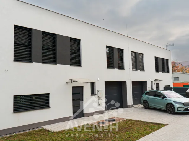 Prodej rodinného domu 158 m², pozemek 247 m², Sportovní, Milovice - Mladá