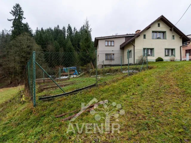 Prodej rodinného domu 244 m², pozemek 1336 m², Bozkov