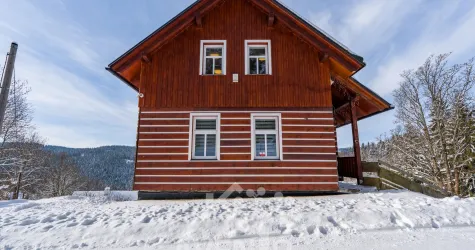 Prodej rodinného domu 200 m², pozemek 2424 m²