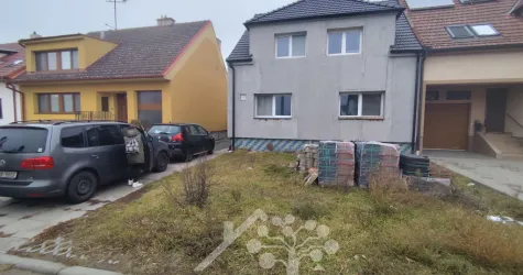 Prodej rodinného domu 205 m², pozemek 907 m²