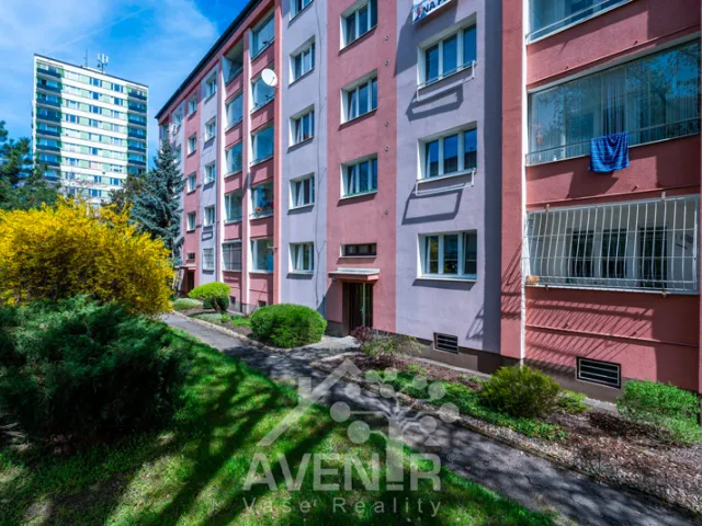 Prodej bytu 2+1 53 m², Nad úžlabinou, Praha - Malešice