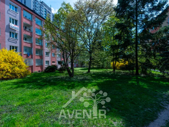 Prodej bytu 2+1 53 m², Nad úžlabinou, Praha - Malešice