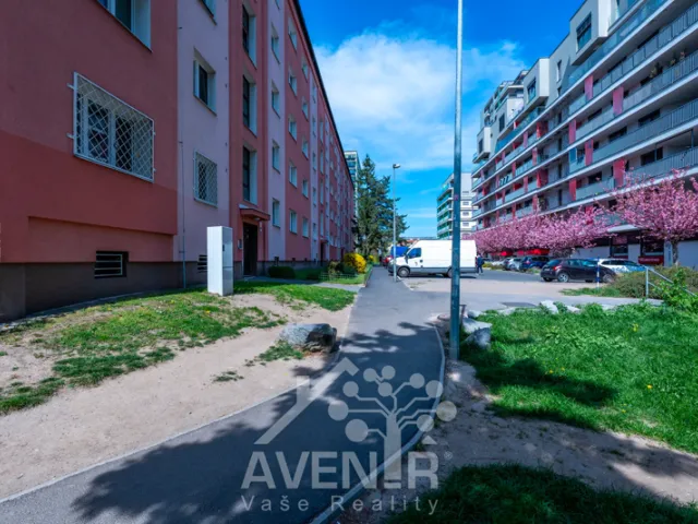 Prodej bytu 2+1 53 m², Nad úžlabinou, Praha - Malešice