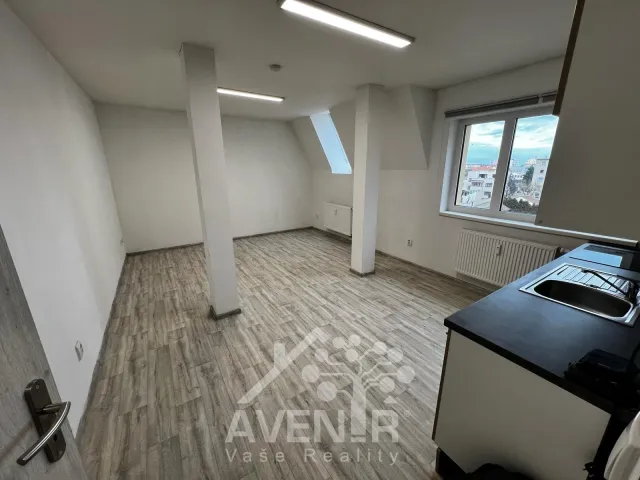 Pronájem bytu 1+kk 33 m² (Podkrovní), Komenského, Veselí nad Moravou